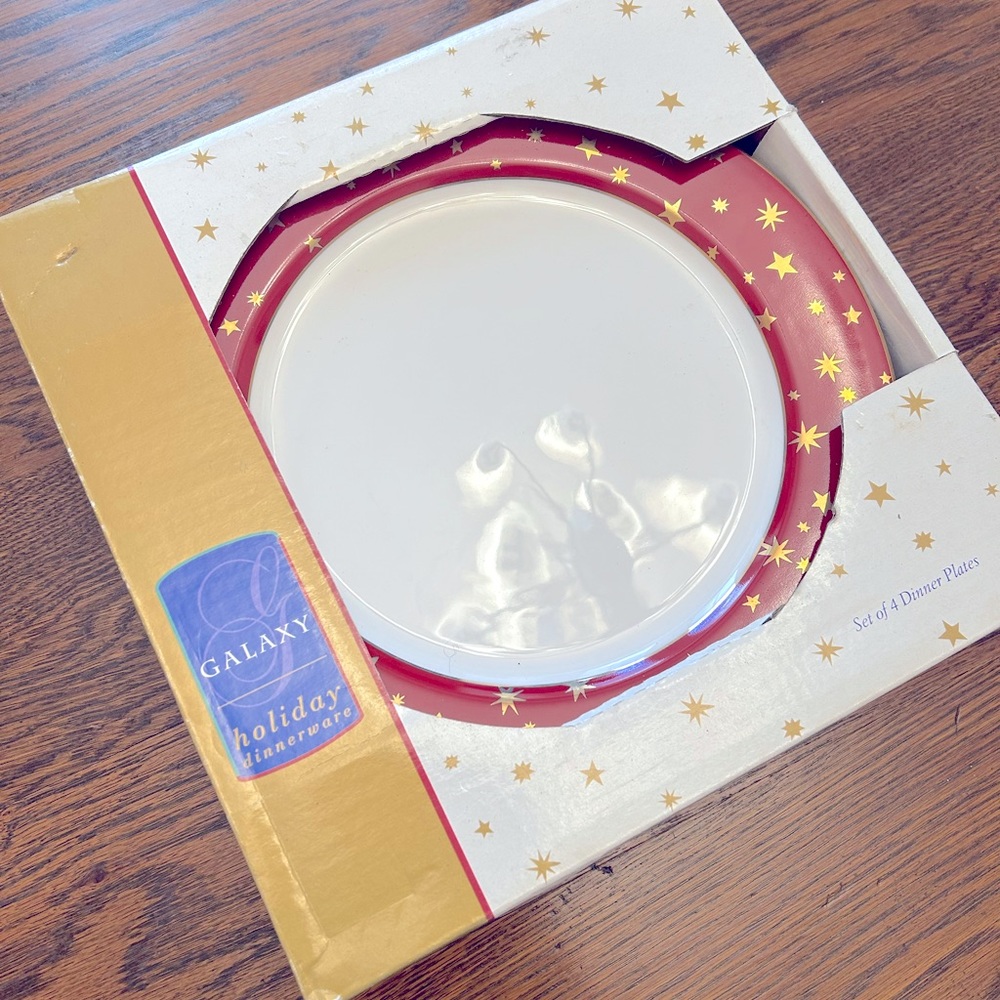 NWT: Vintage Red & 14K Gold Galaxy Dinner Plates, Box Includes 4